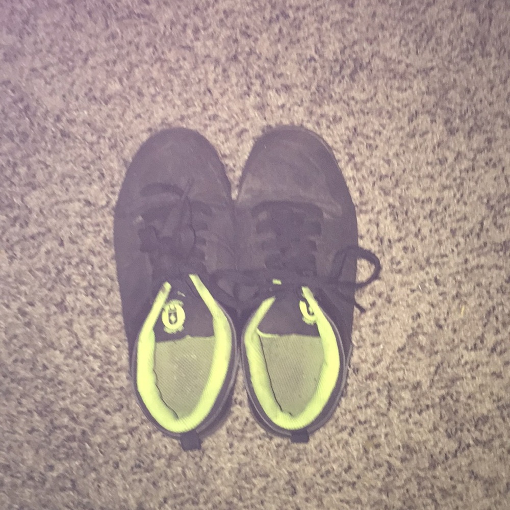 I am selling shoes
